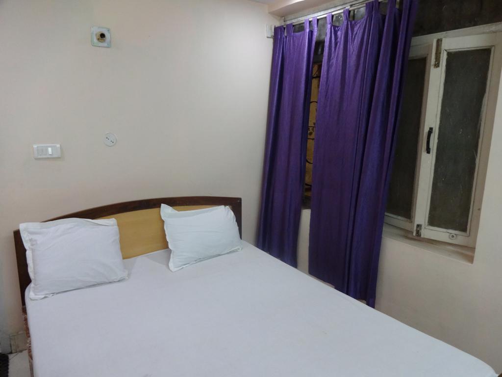 Ajatsatru Hotel Gaya Quarto foto